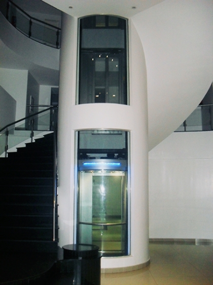 Cabina de ascensor moderna